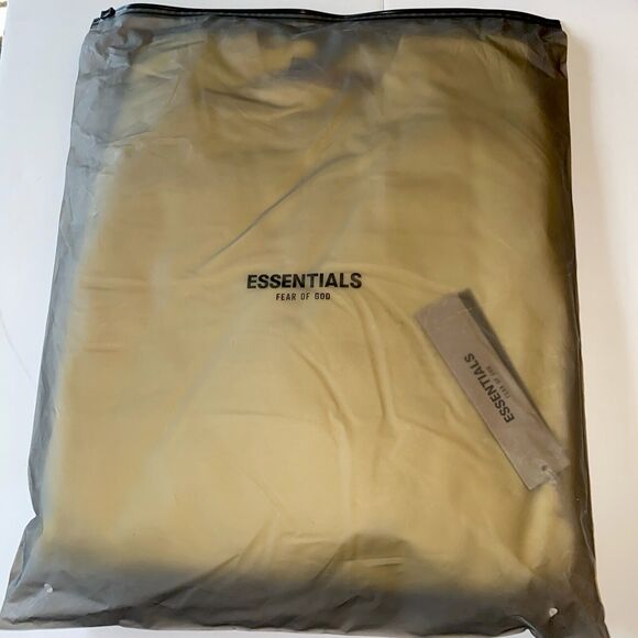 Essentials Fear of God Canary Crewneck Sweatshirt Size X-Large Men's Brand NEW - Picture 2 of 3